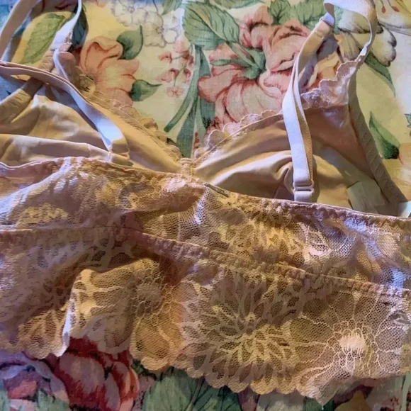 Pink Victoria Secret Women’s Bralette Size XS - Picture 4 of 8